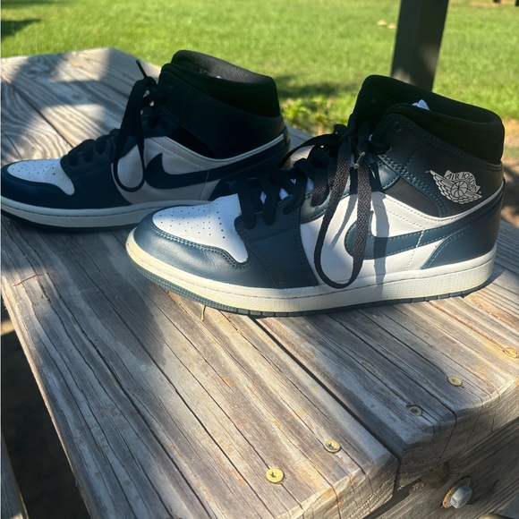 Nike air jordan navy and white - Picture 3 of 3